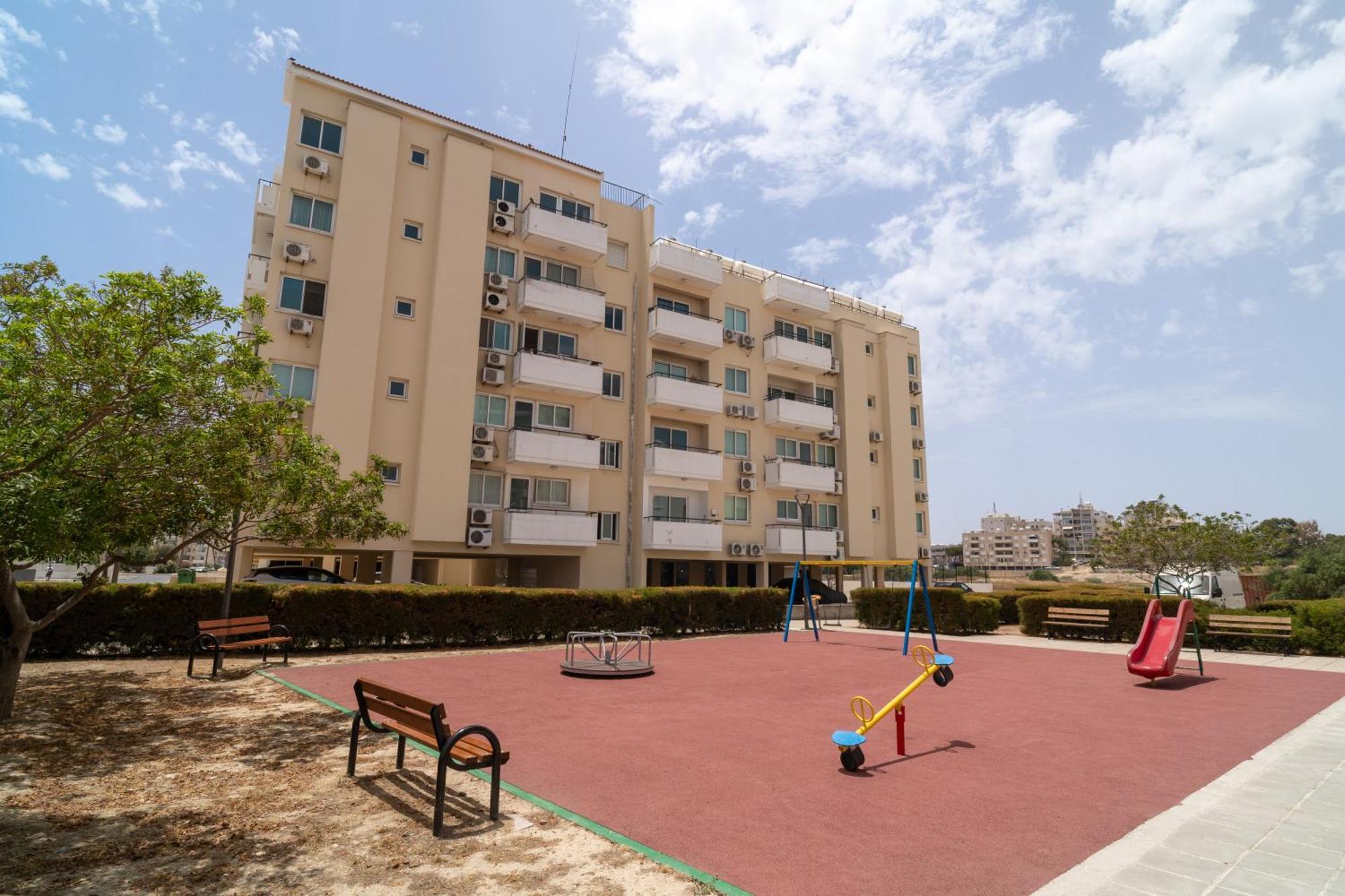 Kave Blue Mackenzie 1 Bdr Flat With Pool Apartment Larnaca Exterior photo